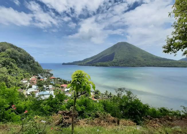 Ay Island Spice Gardens and Banda Besar Nutmeg Plantation