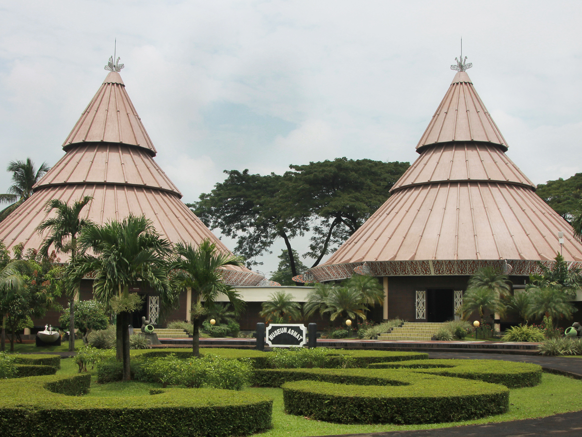 Asmat Museum and Traditional Sago Preparation
