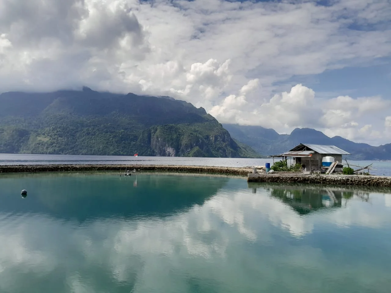 Ambon City Tour, WWII Cemetery and Museum Siwa Lima