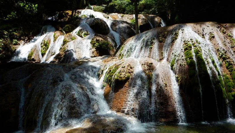Tentena Market and Saluopa Waterfalls